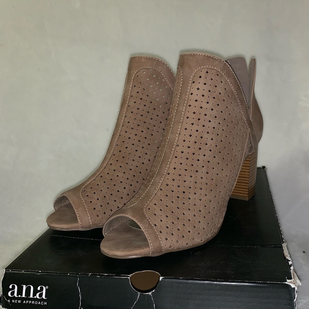 A.N.A. Peep Toe Ankle Booties, Taupe, NIB Size 8.5